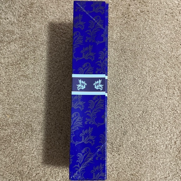 1995 Avon Winter Velvet Barbie - Picture 5 of 7